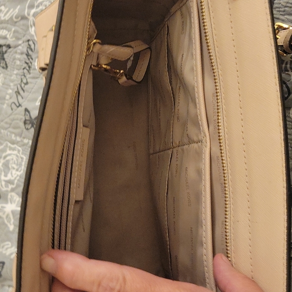 Beautiful Michael Kors pink Selma leather bag - Picture 4 of 8